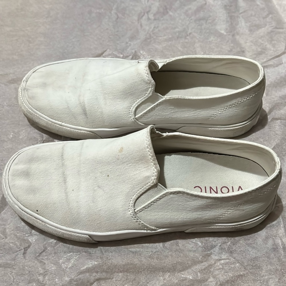Vionic slip on shoes